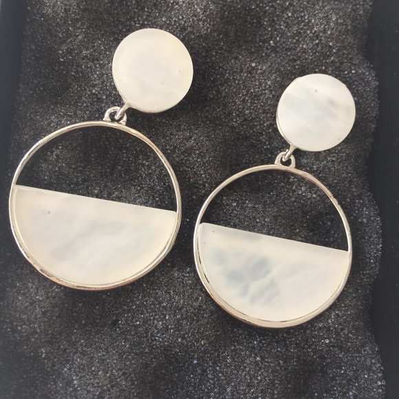 Acrylic Circle Dangle Earrings - Picture 5 of 6